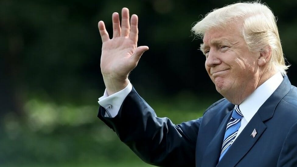 Russia probe: Trump lawyers 'in talks over Mueller interview'